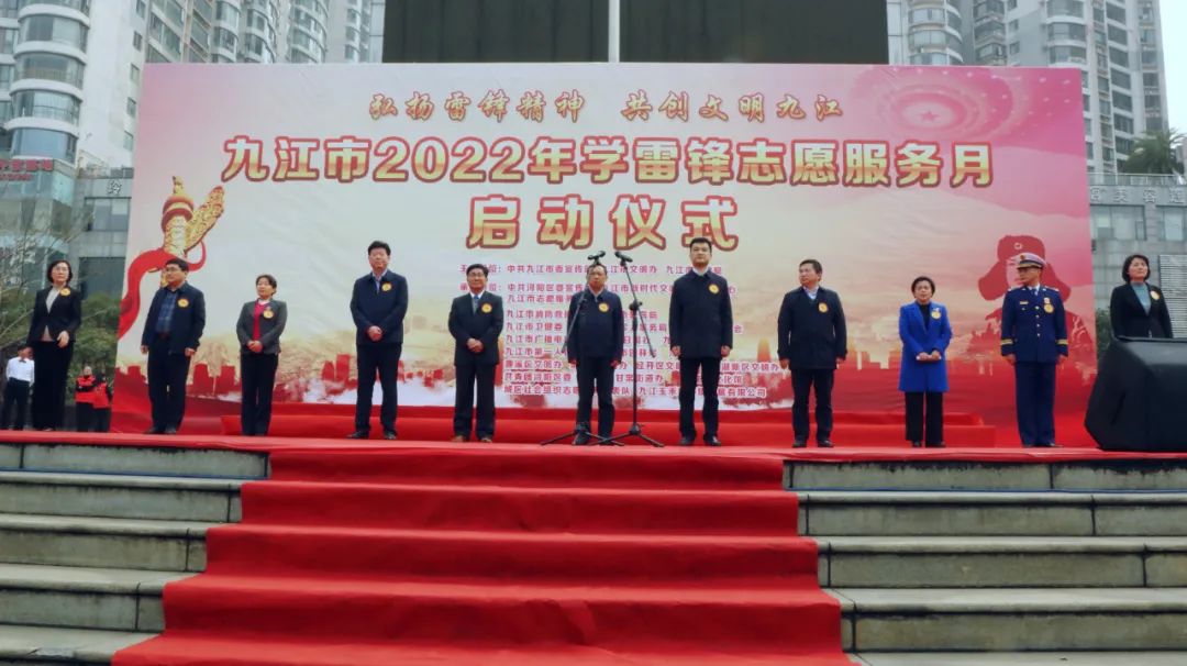 春风送暖学雷锋 垃圾分类我先行