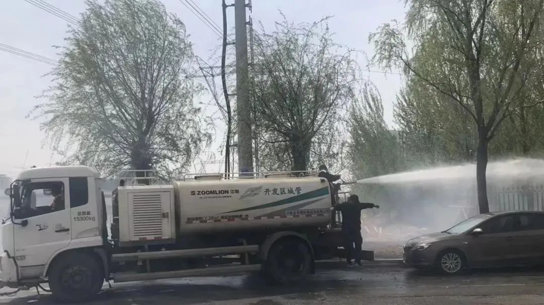 环卫员工路遇着火 环卫+消防模式助力处置火情