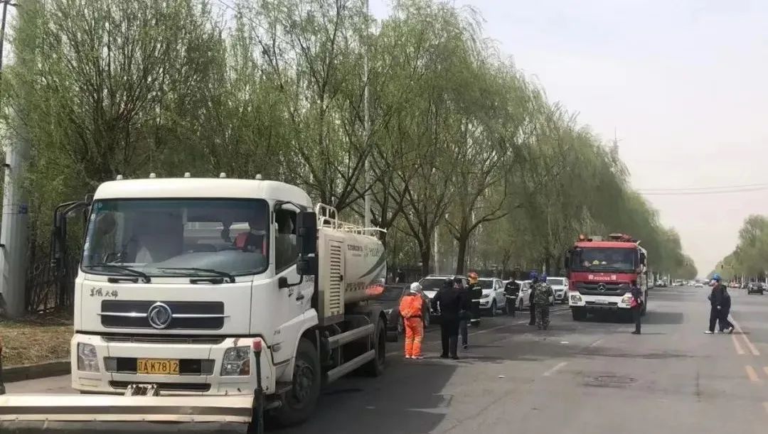 环卫员工路遇着火 环卫+消防模式助力处置火情