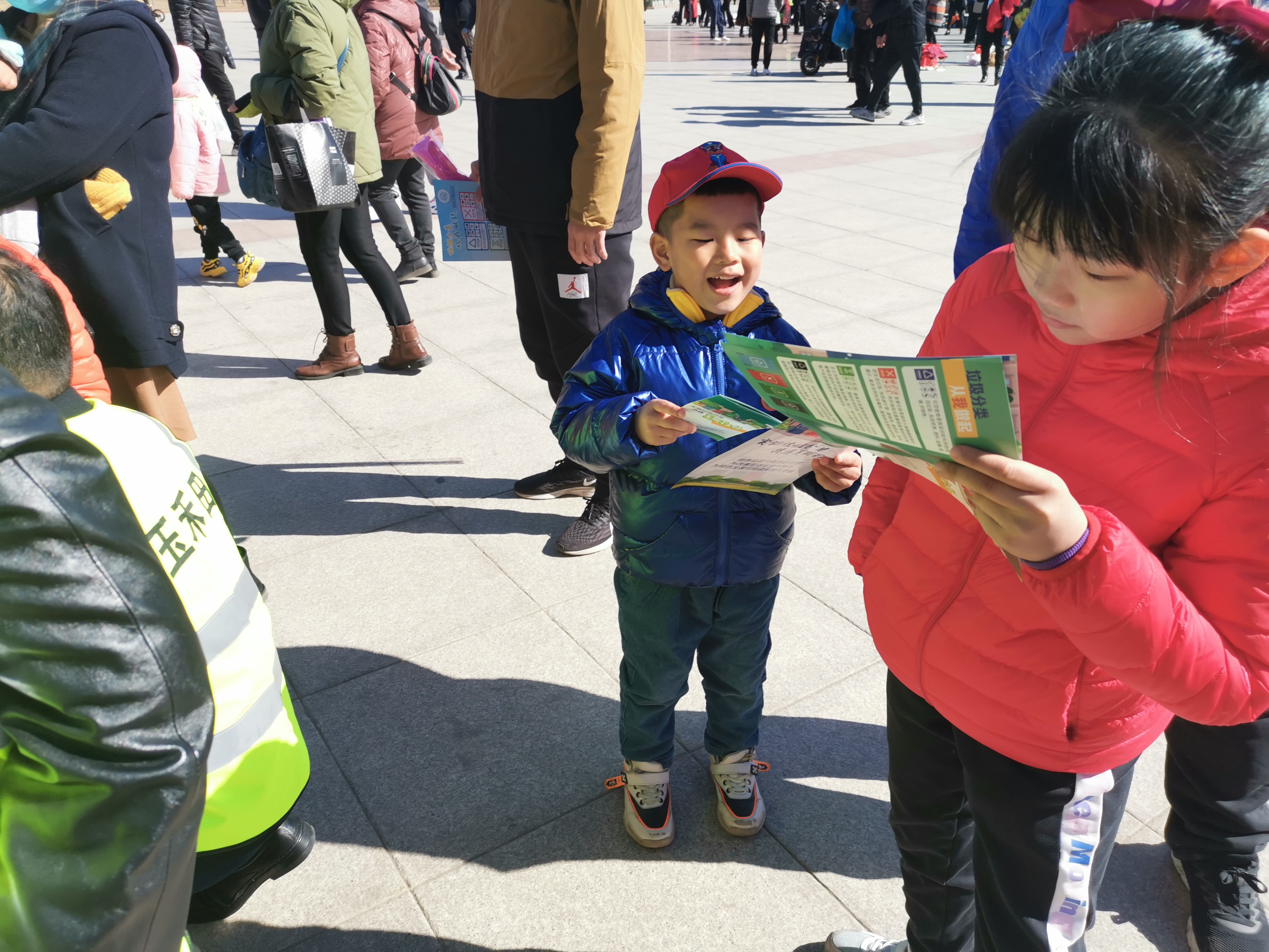 【天津红桥】学雷锋纪念日开展垃圾分类宣传引导活动
