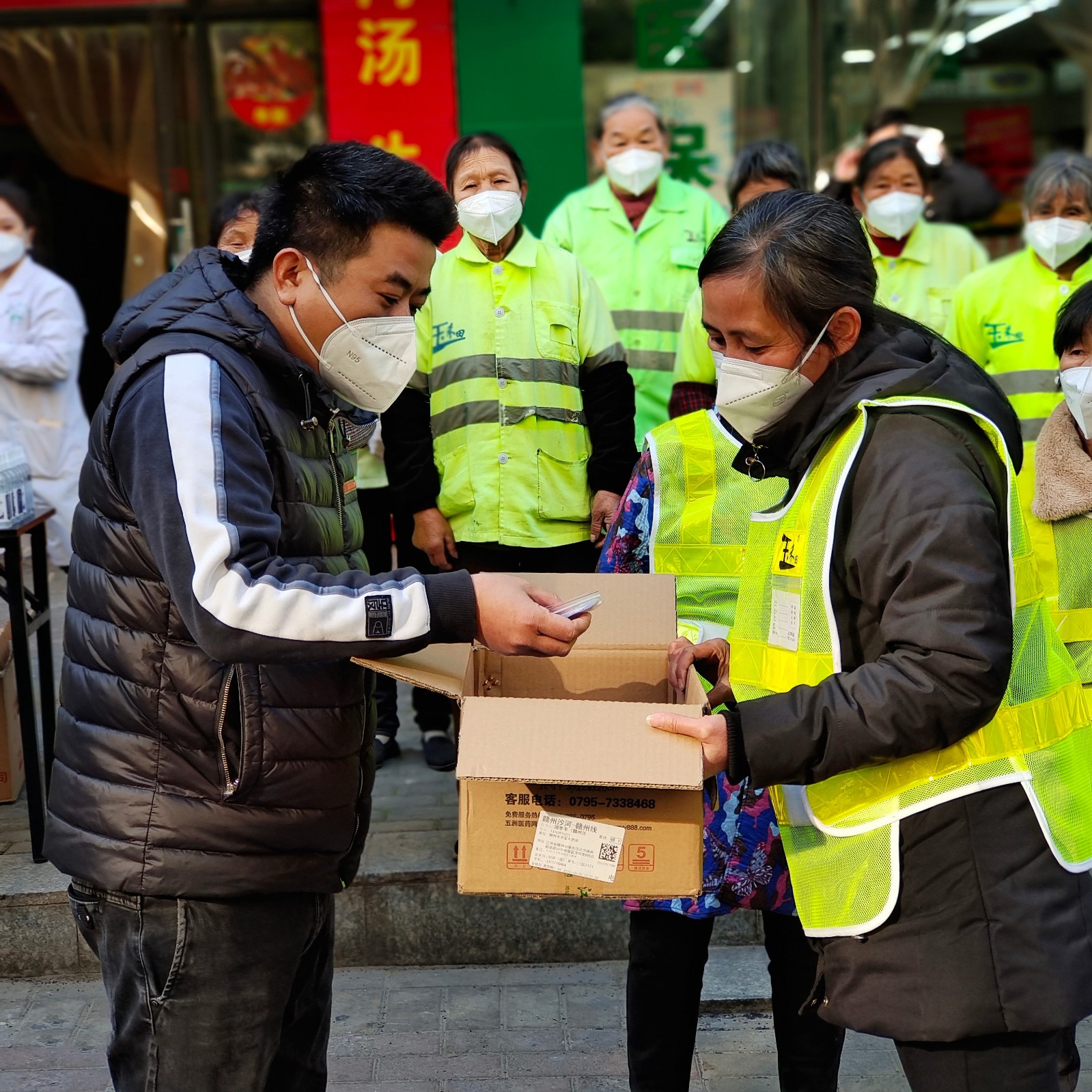 【赣州】暖心!“城市美容师”获赠防护爱心物资 【赣州】暖心!“城市美容师”获赠防护爱心物资