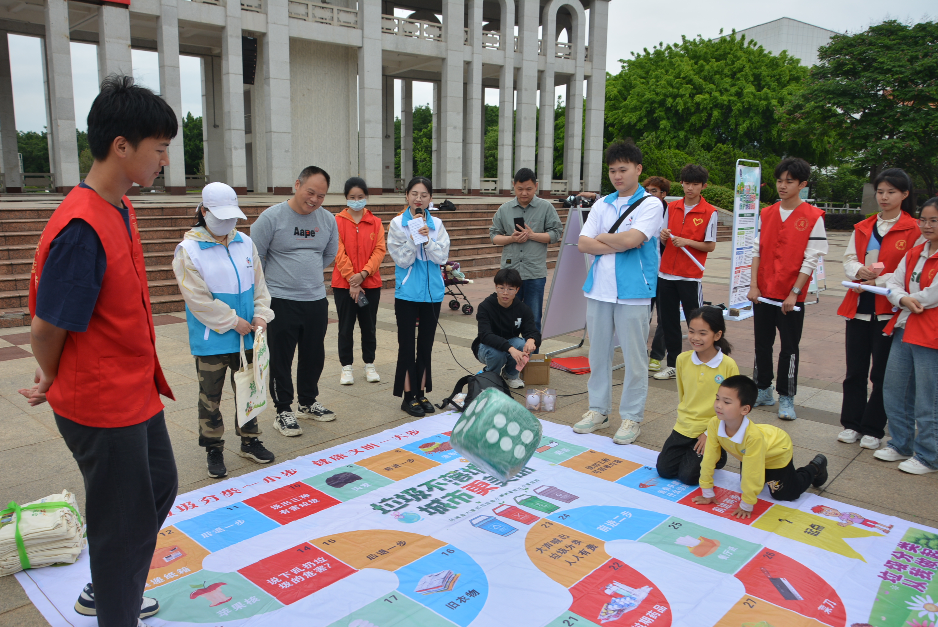 垃圾分类，我们一起来行动！