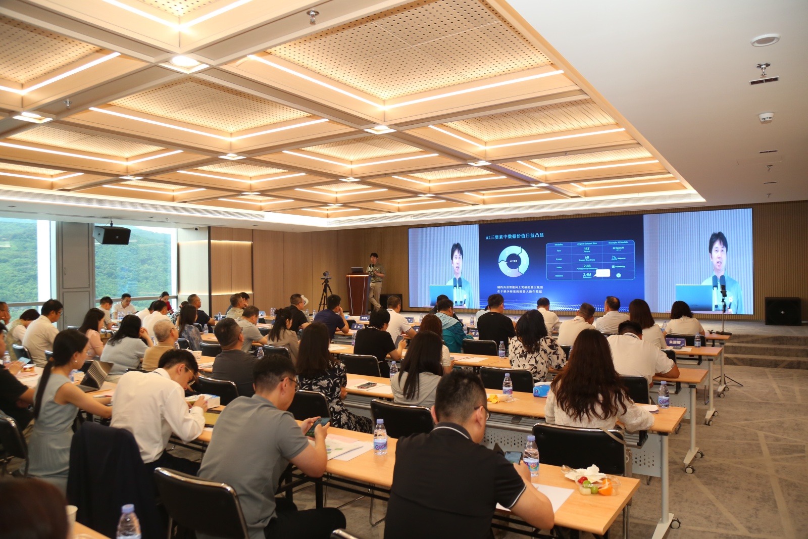 玉禾田新地标启幕——玉禾田集团隆重举行乔迁盛典暨智元机器人合作签约仪式