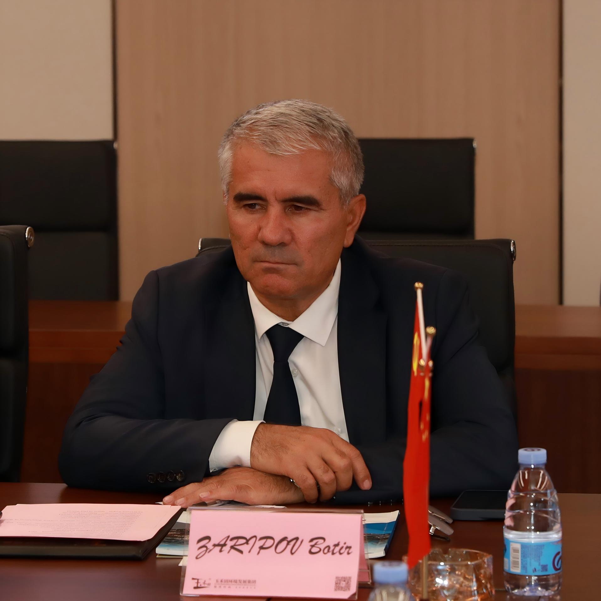 乌兹别克斯坦布哈拉州政府代表团到访玉禾田集团 共拓智慧城市服务合作新空间