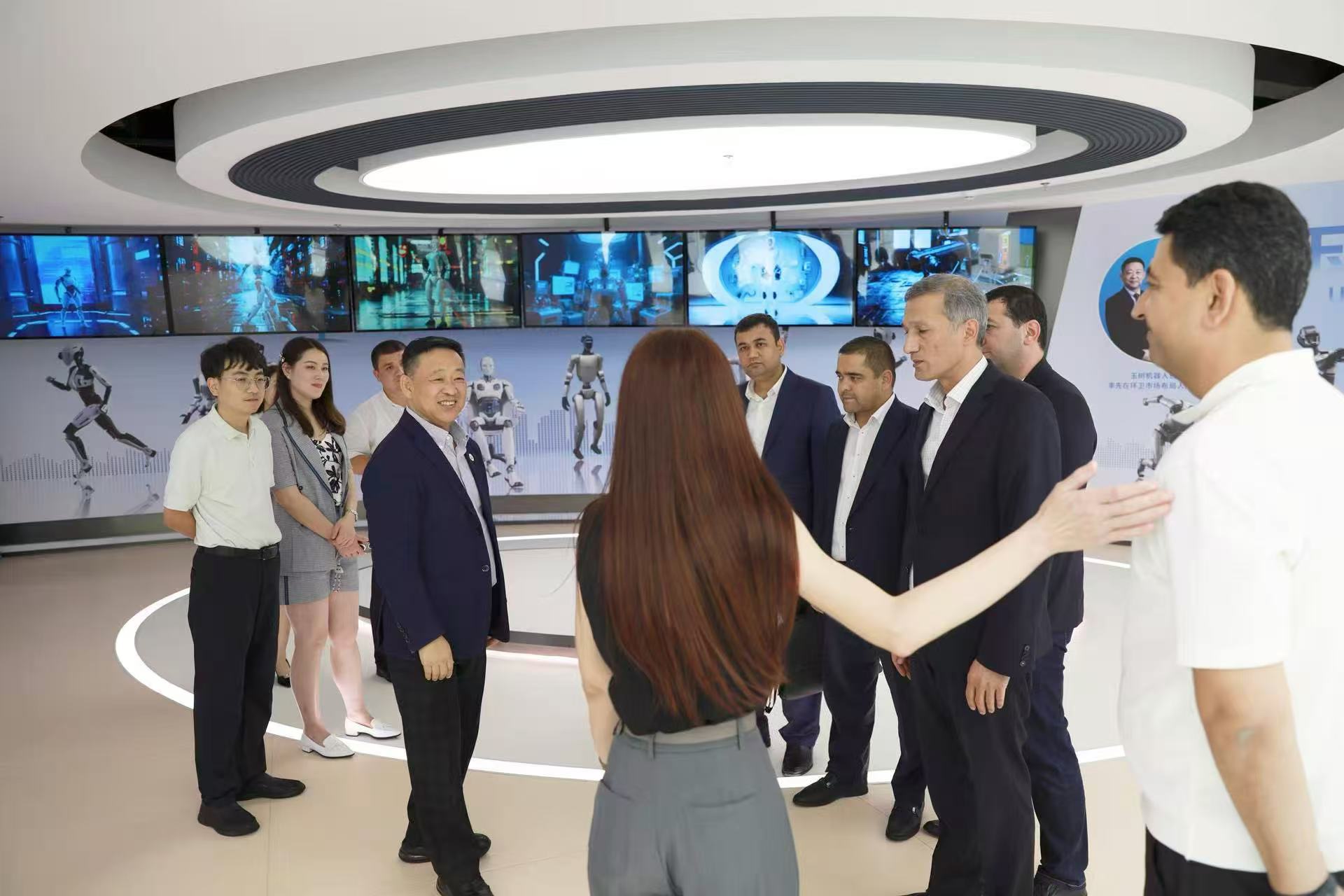 乌兹别克斯坦布哈拉州政府代表团到访玉禾田集团 共拓智慧城市服务合作新空间