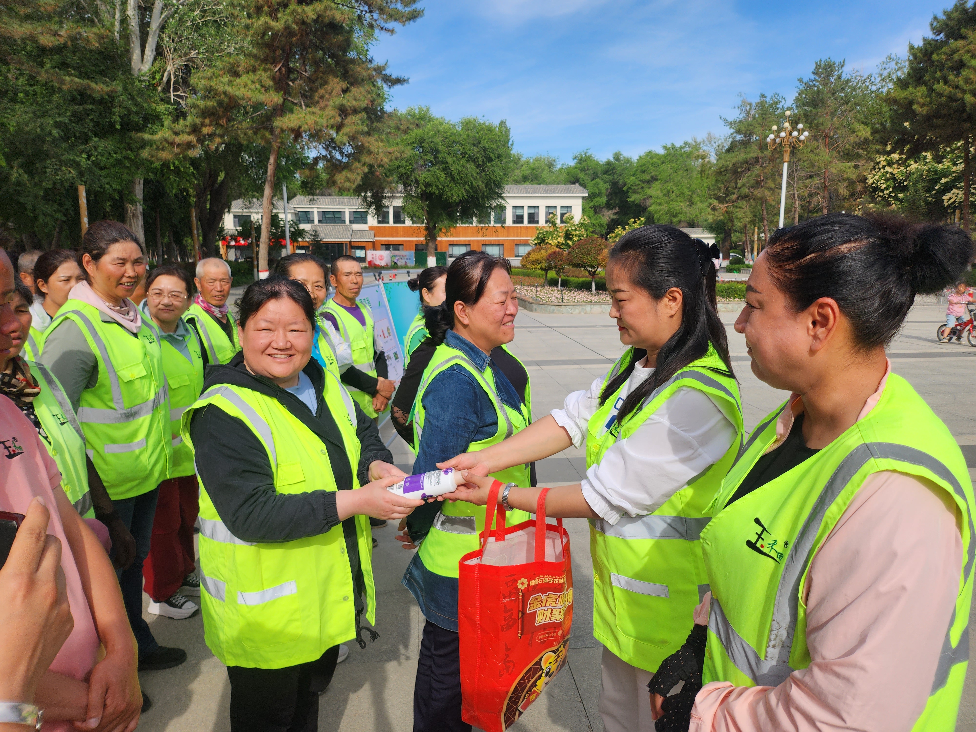 【石河子】环卫工人节趣味运动会 【石河子】环卫工人节趣味运动会