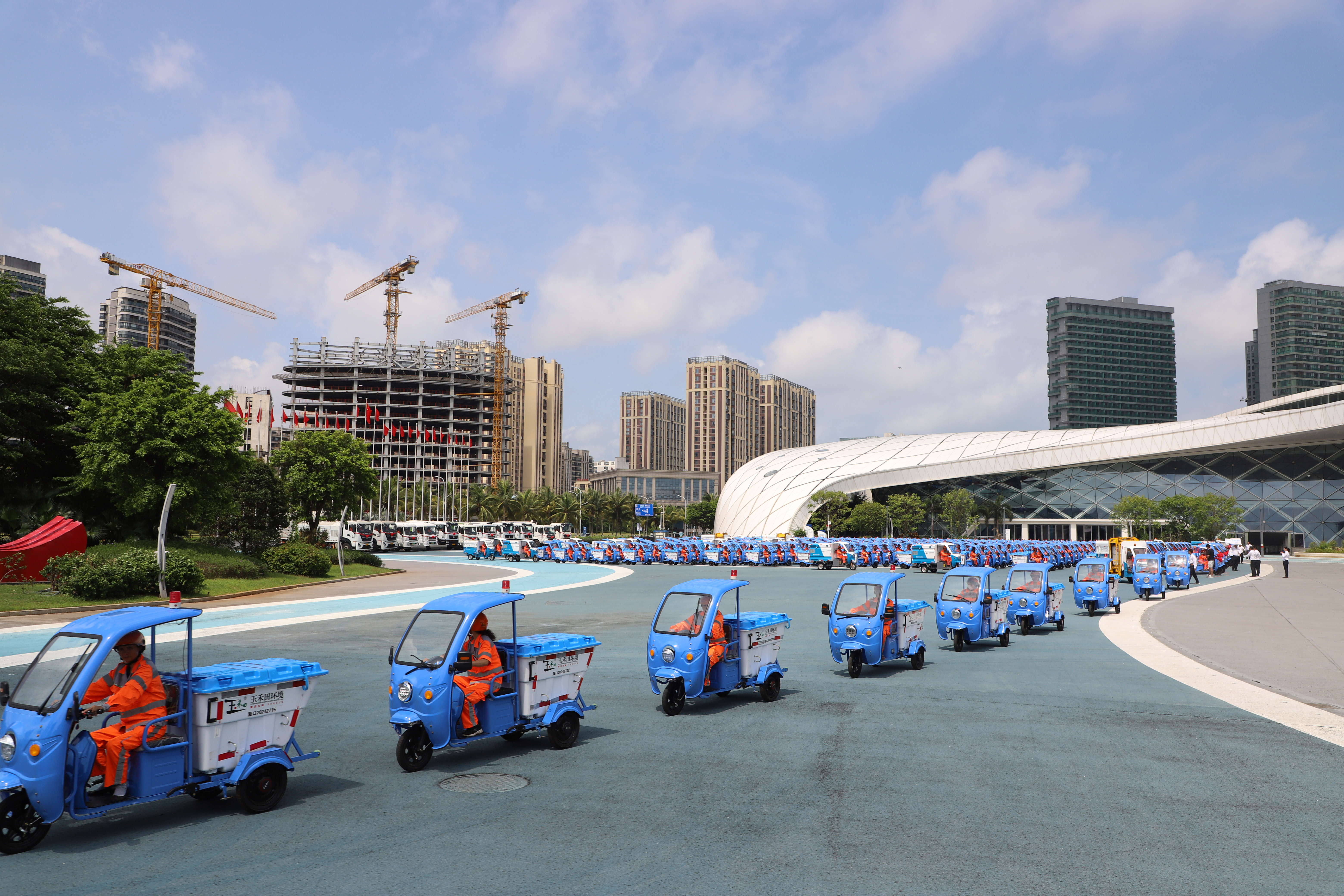 海口玉禾田630辆环卫作业车交接仪式